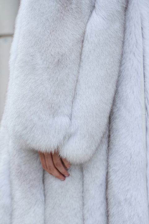 Cappotto lungo in pelliccia di volpe bianca