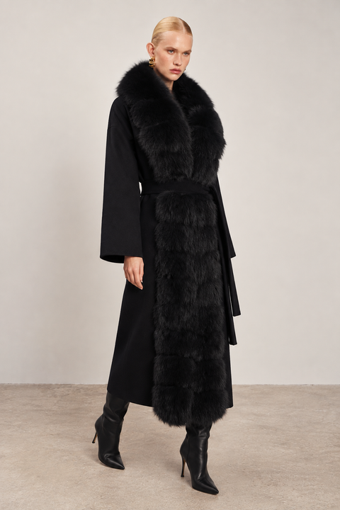 Manteau noir en cachemire avec fourrure
