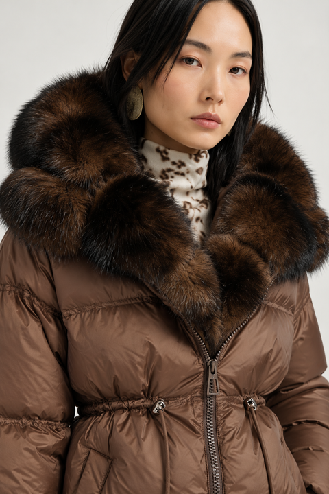 Puchowa parka z lisim futrem